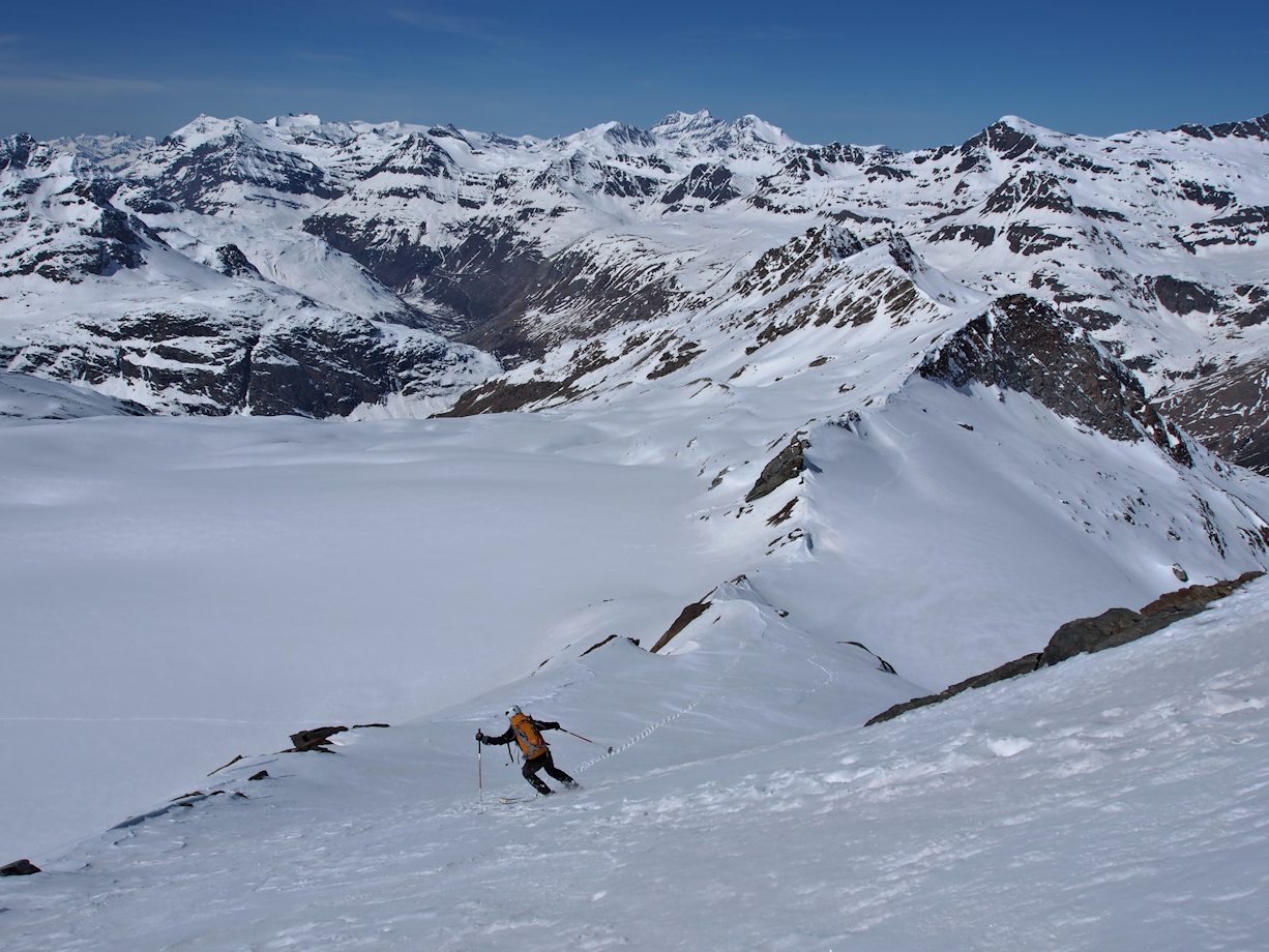 #16 Descente sur l Descente sur l'arête : Neige encore dure, mais bon grip.