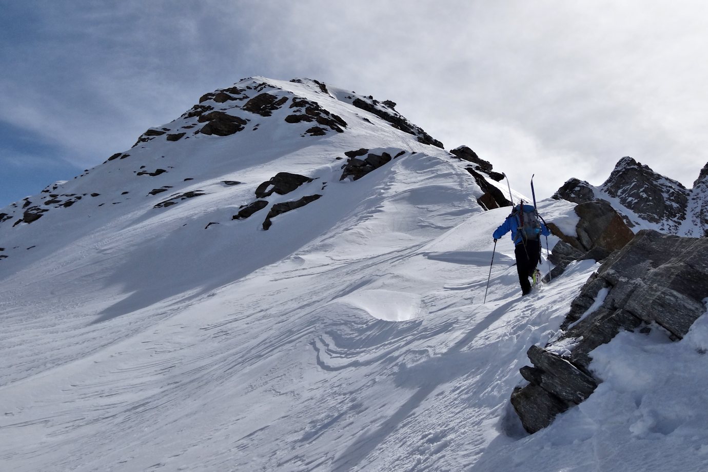 Sur l'arête N-NW : Alors que le ciel se voile un instant.