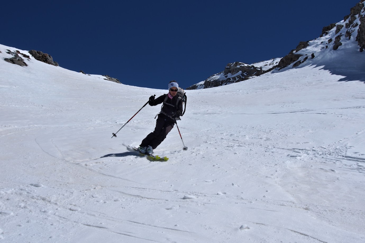 Florence apprécie : Ski facile sur une neige tout juste décaillée.