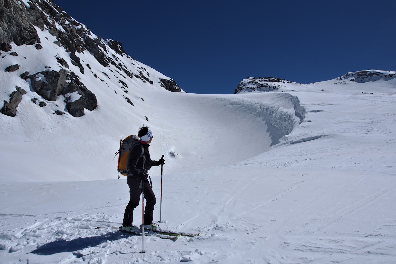 Sous le col de la Disgrâce : Un dernier coup d'œil avant la descente du glacier du Grand Méan.