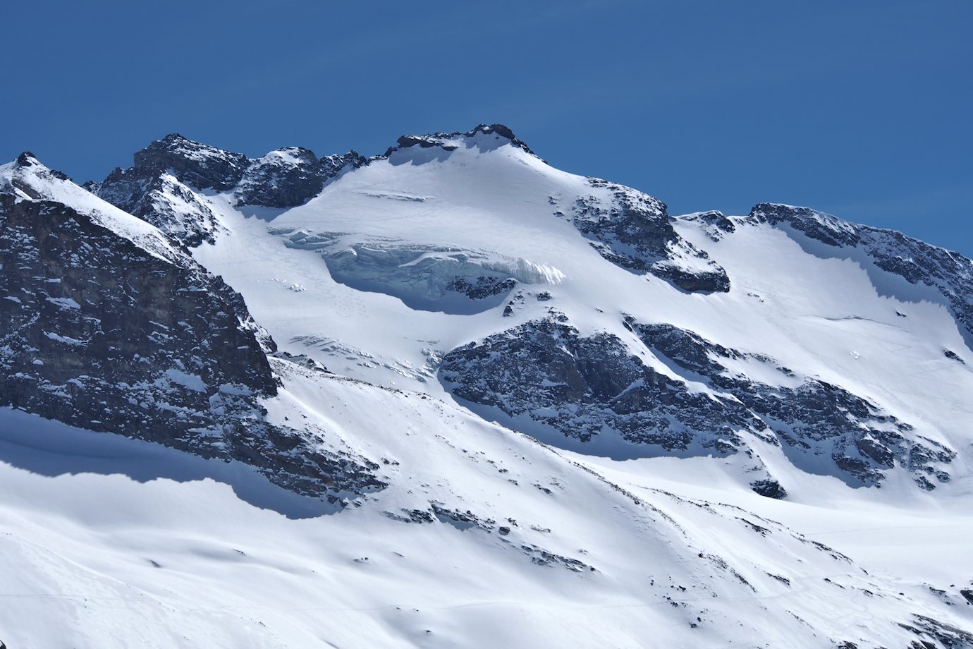 #31 Petite Ciamarella : Semble en bonne condition, contrairement à sa grande soeur toute en glace et rochers. Petite Ciamarella : Semble en bonne condition, contrairement à sa grande soeur toute en glace et rochers.