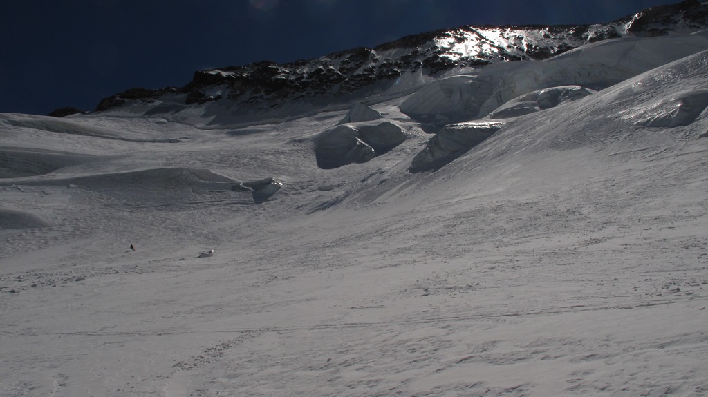 #20 Dôme : 1m et quelques de Line sous les séracs, le rapport de force est mauvais... Dôme : 1m et quelques de Line sous les séracs, le rapport de force est mauvais...