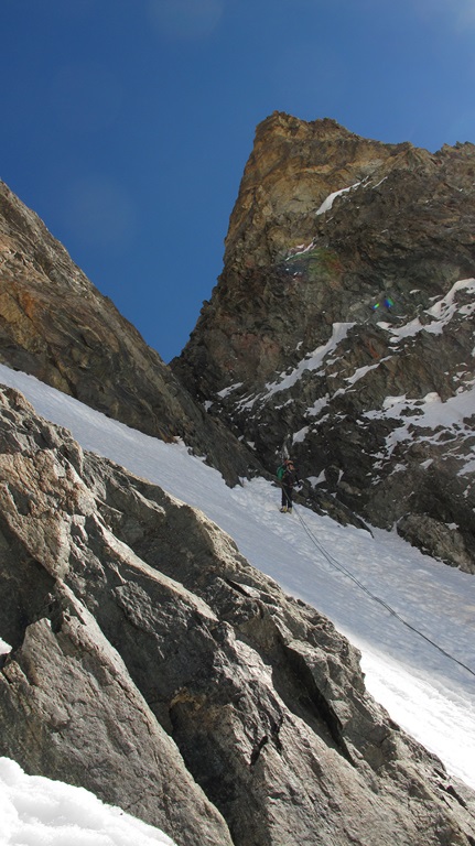 #25 Col des écrins : On enchainera la plus grosse partie en rappel sur les câbles (parfois déterrés avec la panne du piolet...) Col des écrins : On enchainera la plus grosse partie en rappel sur les câbles (parfois déterrés avec la panne du piolet...)