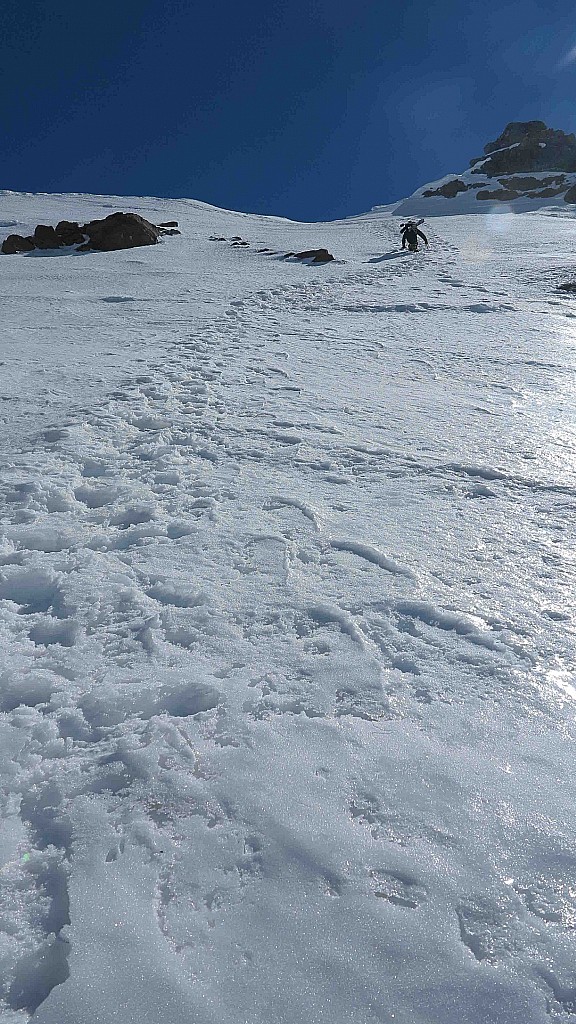 #1 Montée au Col Tonini : 50m à faire en crampons.
Merci Clément Montée au Col Tonini : 50m à faire en crampons.
Merci Clément