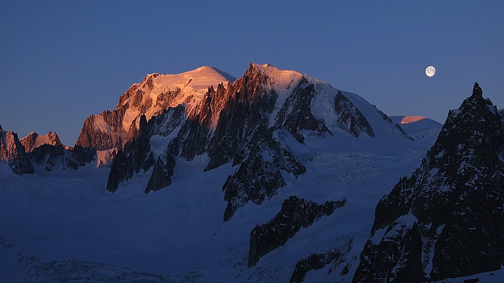Mont Blanc : lever de soleil, coucher de lune.