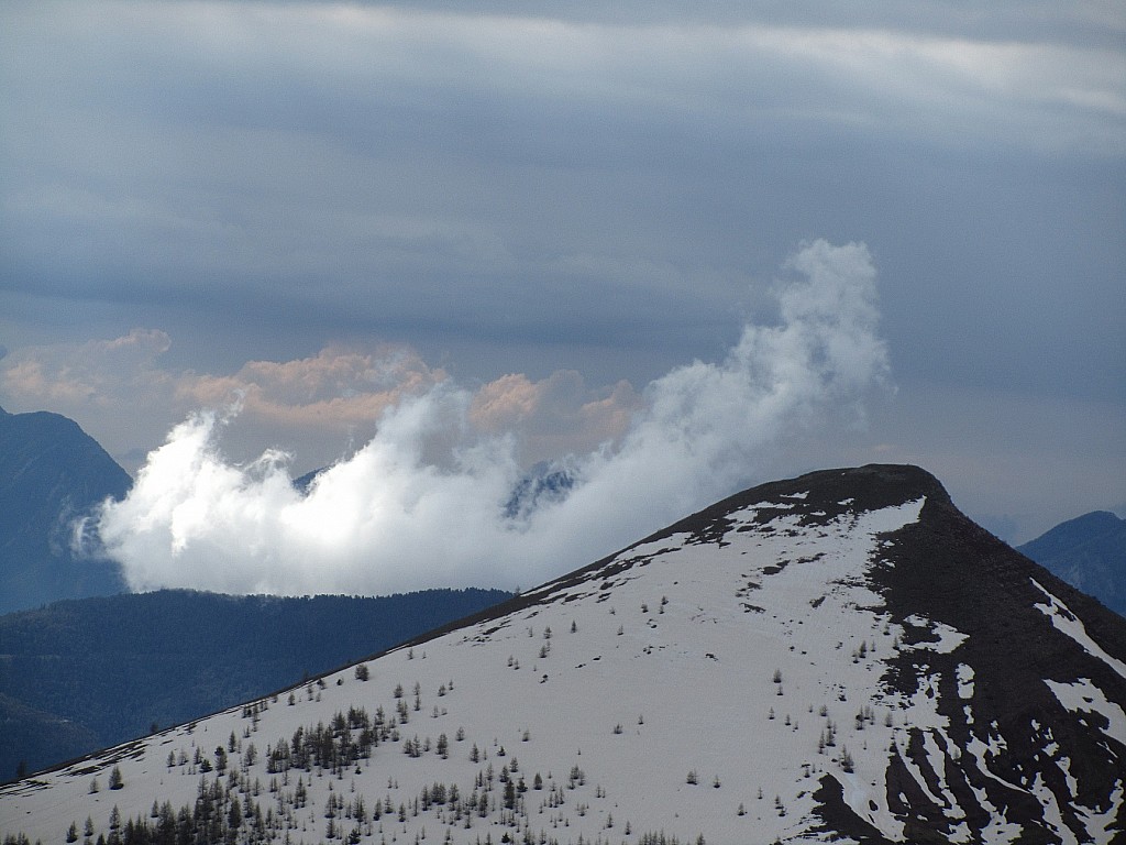 Tête de Rigaud : Un volcan et ses vapeurs