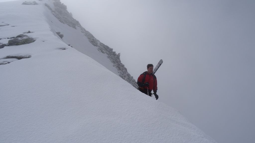 pfiou ! : après une traversée très péteuse avant le col de Sarvatan, commencée sans couteaux, et finie en crampons, c'est pour dire !