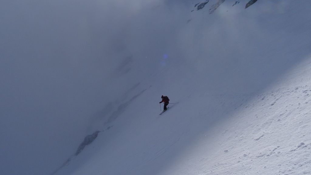 soleil ? : où ça du soleil ? bon, quand faut y aller, faut y aller ! peu après, on ne verra plus rien, et Cyrille fera des cris de phoque dignes du Cap Horn pour qu'on se retrouve...