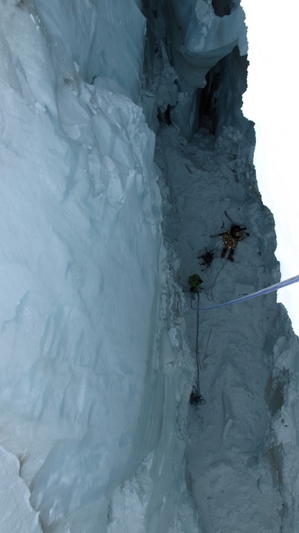 Crevasse : Après sécurisation des deux personnes, le temps se ralentit, on peut prendre des photos... Ils sont en vie, ils ne sont pas trop amochés, gros soulagement!!!