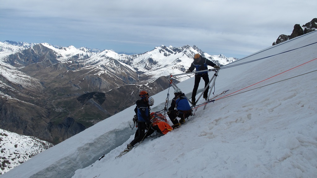 Crevasse : Tout le monde est sortit sain et sauf merci au PGHM!