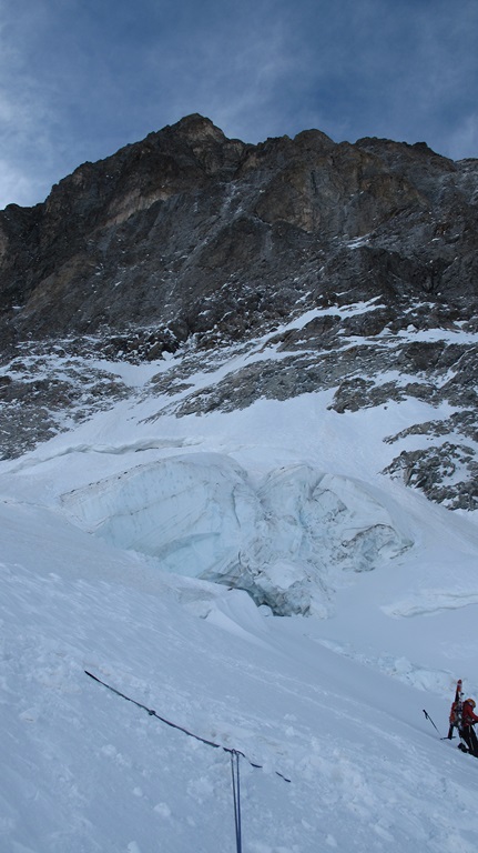 #20 Crevasse : Le relais, sous le grand pic Crevasse : Le relais, sous le grand pic