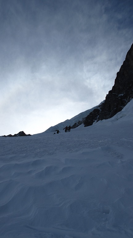 #21 Crevasse : Le reste du groupe s Crevasse : Le reste du groupe s'en va pour laisser champ au PGHM