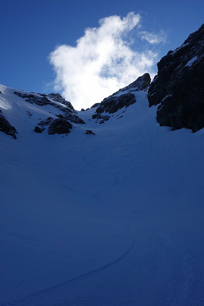 Combe de la Pointe de Vaudaine : Une petite couche de quelques cm, le ski s'en ressent...