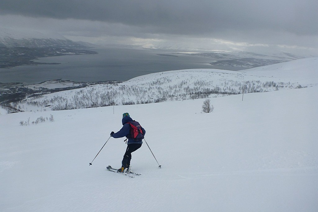 Pierre dans la descente : face au Straumsfjorden