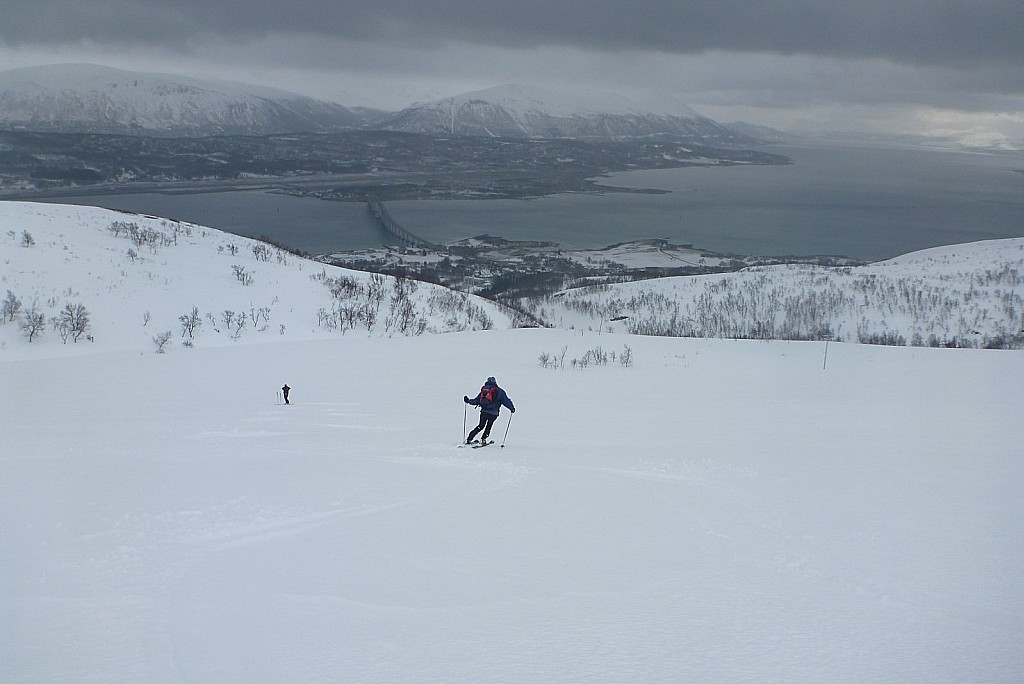 Pierre toujours face à : l'aéroport de Tromso