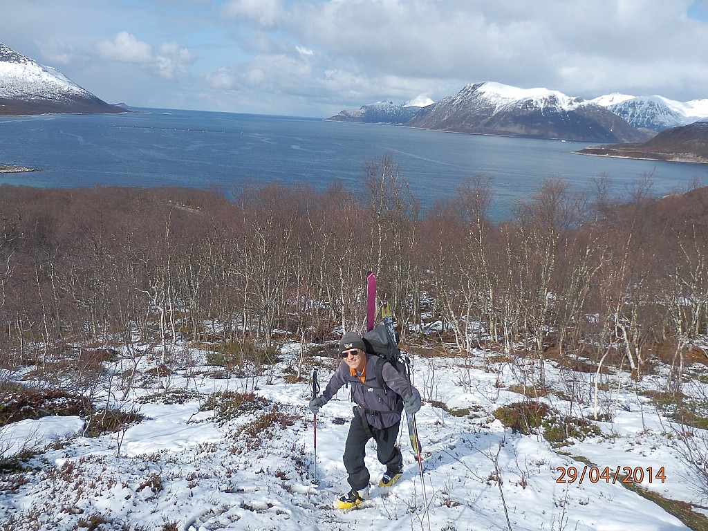 Yves face au Sifjorden : sous le soleil