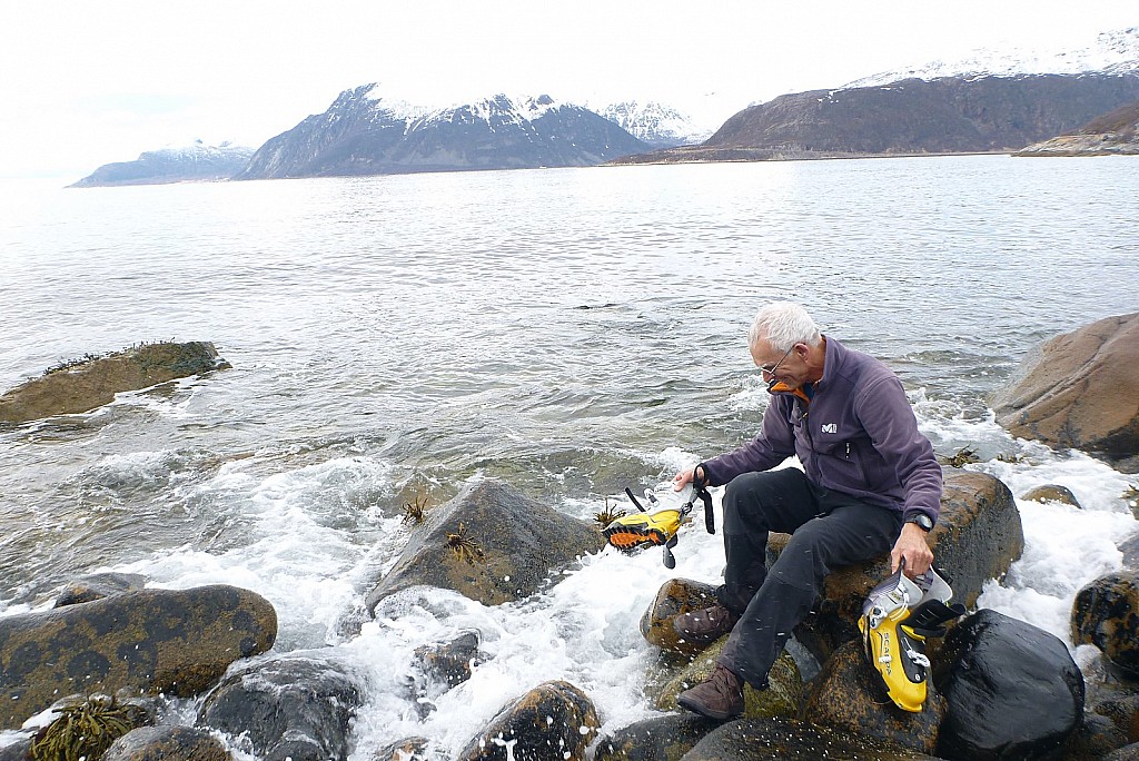 Rinçage des chaussures dans le : Sifjorden
