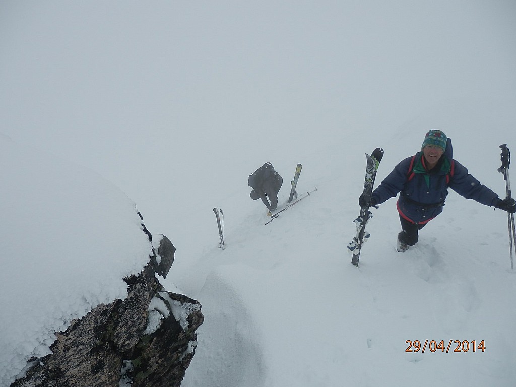 Nous laissons les skis 10m : sous le sommet