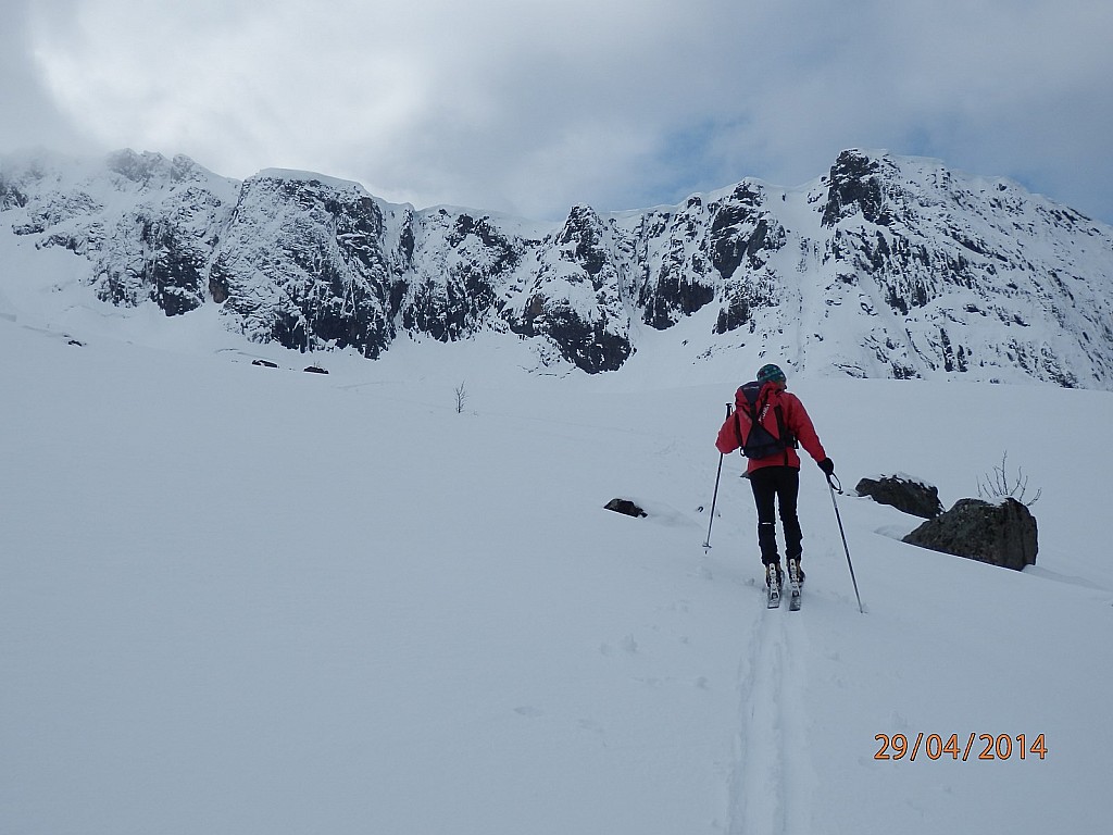 Pierre arrive dans la combe : Nord