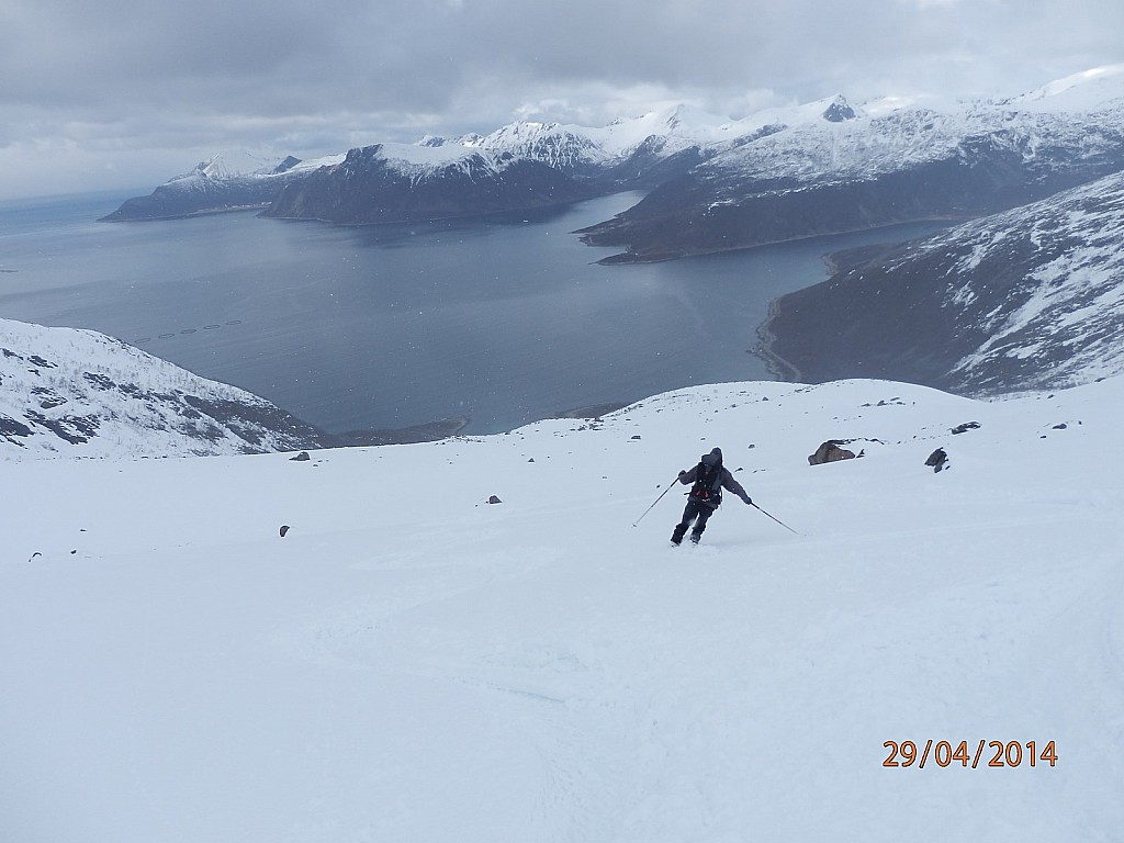 Yves en cours de descente : face au Sifjorden