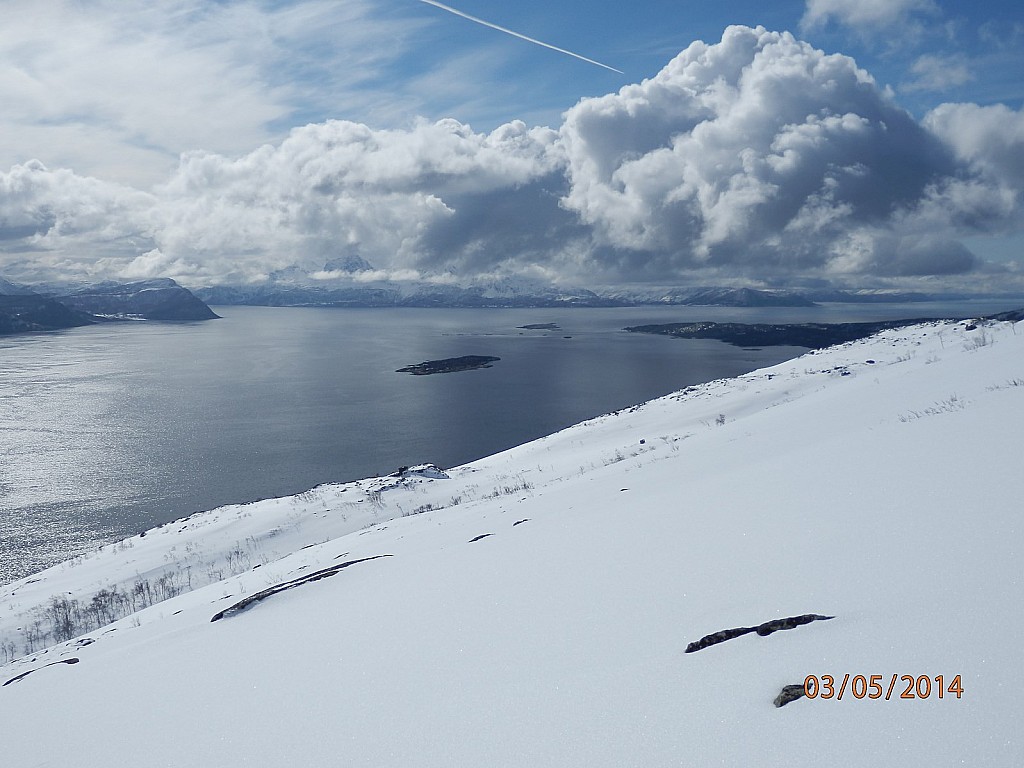 Le fjord qui se situe tout au : Sud de l'île de Senja