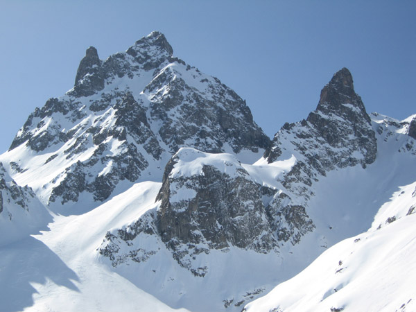 #5 Le vallon de la Balmettte : A droite du Gd pic, le col de la Balmette, à gauche la brêche du retour. Le vallon de la Balmettte : A droite du Gd pic, le col de la Balmette, à gauche la brêche du retour.