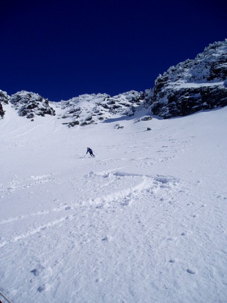 #10 De belles pentes : De la poudreuse dense dans les grandes pentes De belles pentes : De la poudreuse dense dans les grandes pentes