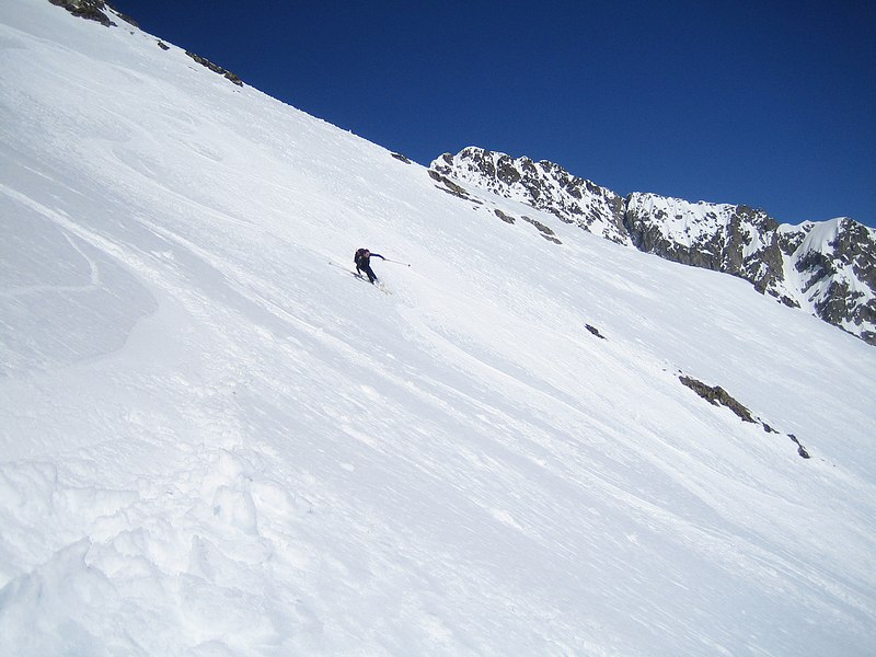 #7 Yann en action : Il envoie du bois dans le pentu le petit gars Yann en action : Il envoie du bois dans le pentu le petit gars