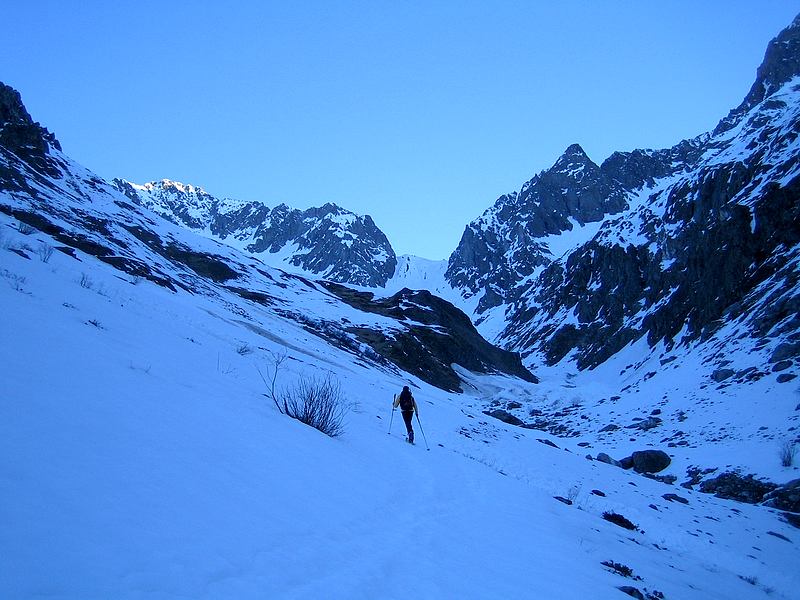 #5 Col de la Muzelle : Yann admire le col de la Muzelle.
Ce ne sera pas pour cette fois-ci... Col de la Muzelle : Yann admire le col de la Muzelle.
Ce ne sera pas pour cette fois-ci...
