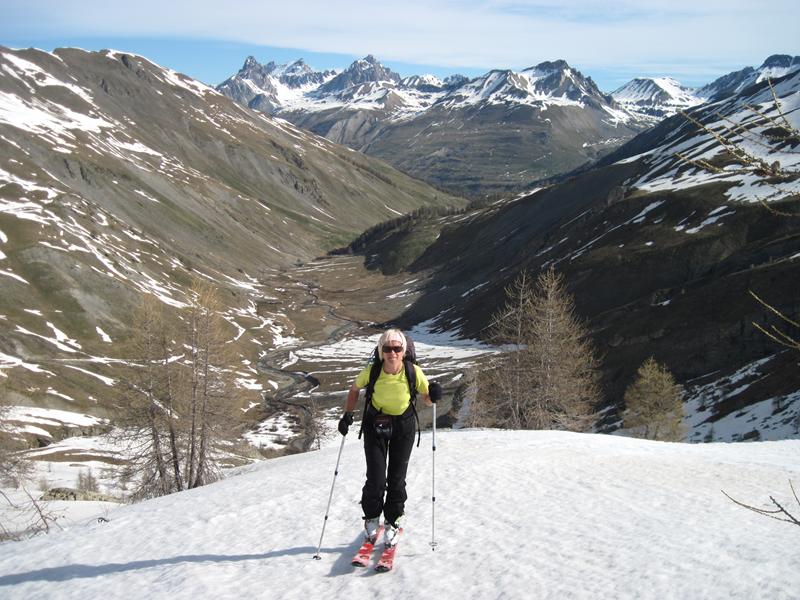 Enchastraye3 : Ca grimpe, mais contents d'être skis aux pieds