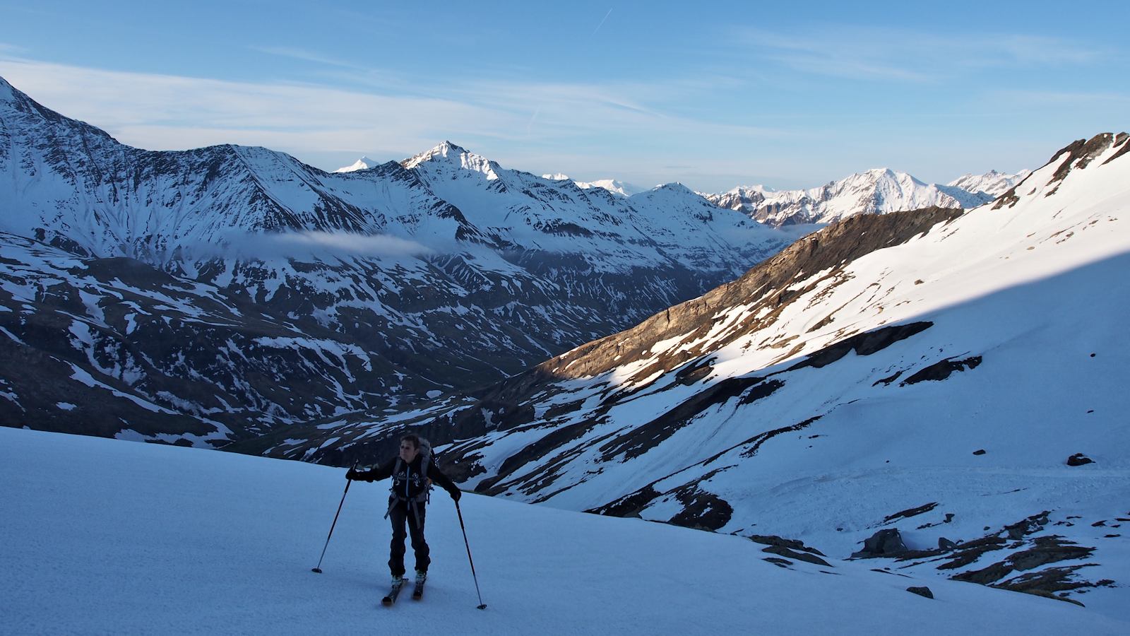 Ruisseau des Lanchettes : La croûte de regel s'épaissit au fur et à mesure de notre progression.