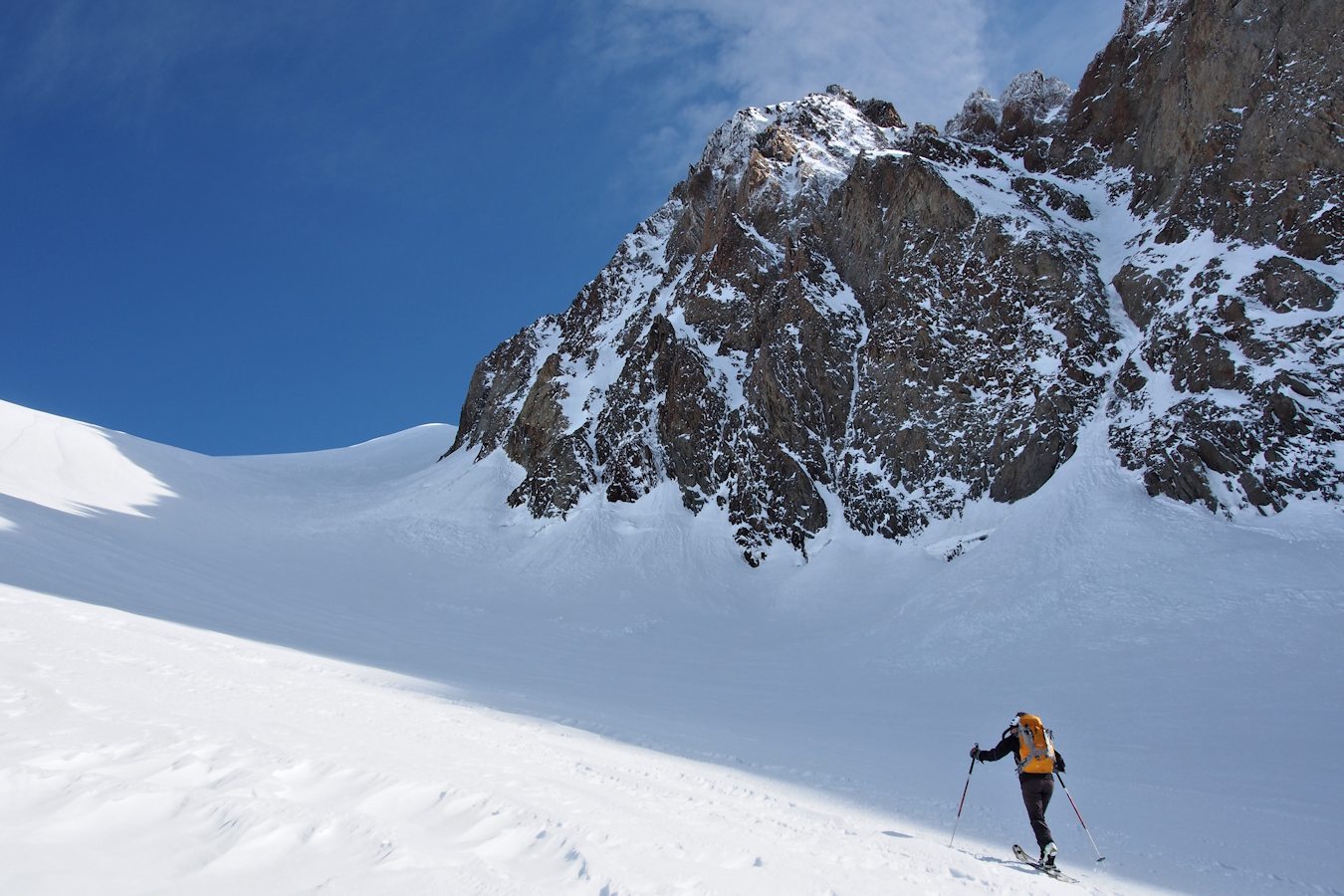 #24 Sous le Dôme des neiges : Un peu plus haut présence de neige roulée. Sous le Dôme des neiges : Un peu plus haut présence de neige roulée.