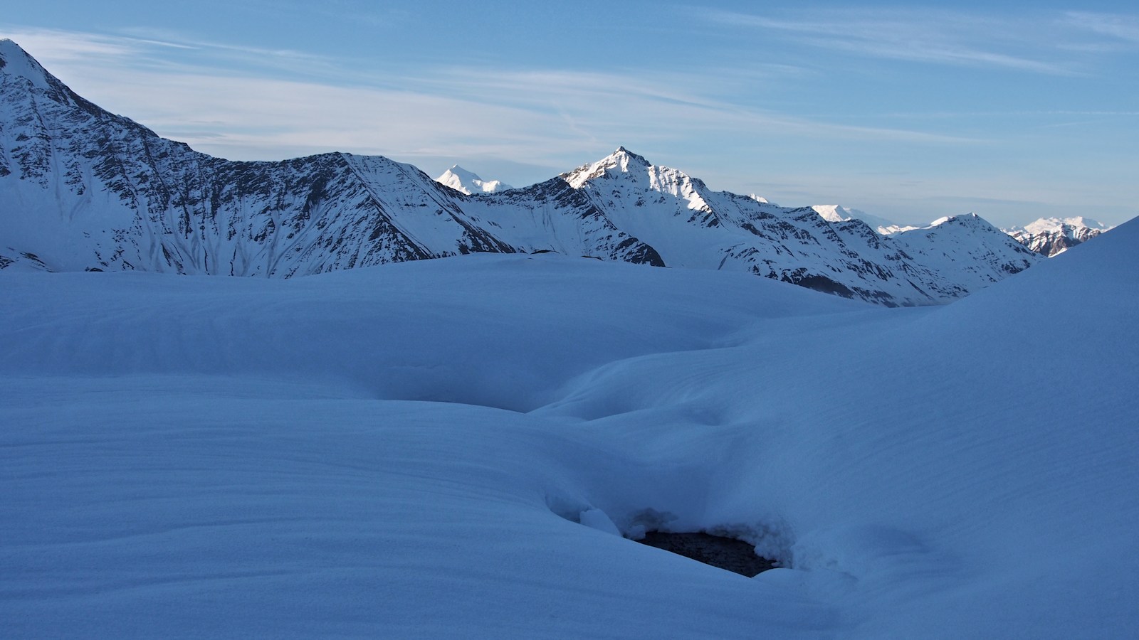 Combe Noire : Le Mont Pourri pointe derrière la crête.