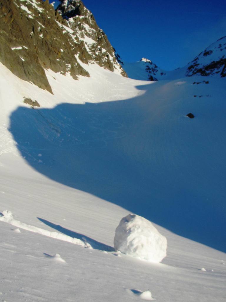 descente Corborant : Descente su pas du Corborant, avec un gros bonhomme de neige au milieu