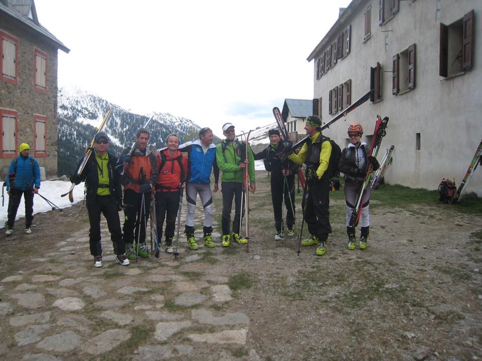 #21 Après une soirée de rigolade : Faisons un peu de ski. Après une soirée de rigolade : Faisons un peu de ski.