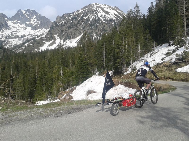 #35 Pirate à vélo : Les voitures n Pirate à vélo : Les voitures n'ont qu'à se cacher