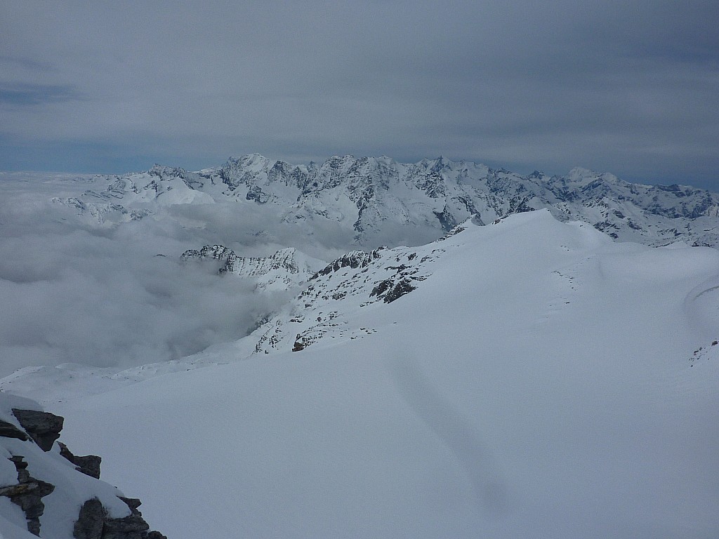 Monte Leone : Au sommet, ça se bâche sur les 4000m du Valais, il est temps de descendre
