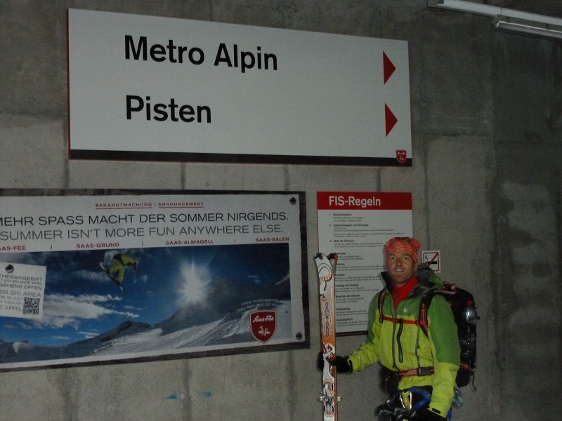#10 tunnel : la subtilité mentionnée plus haut pour rejoindre le glacier qui monte à l tunnel : la subtilité mentionnée plus haut pour rejoindre le glacier qui monte à l'Alphubel (merci au guide qui nous a tuyauté)