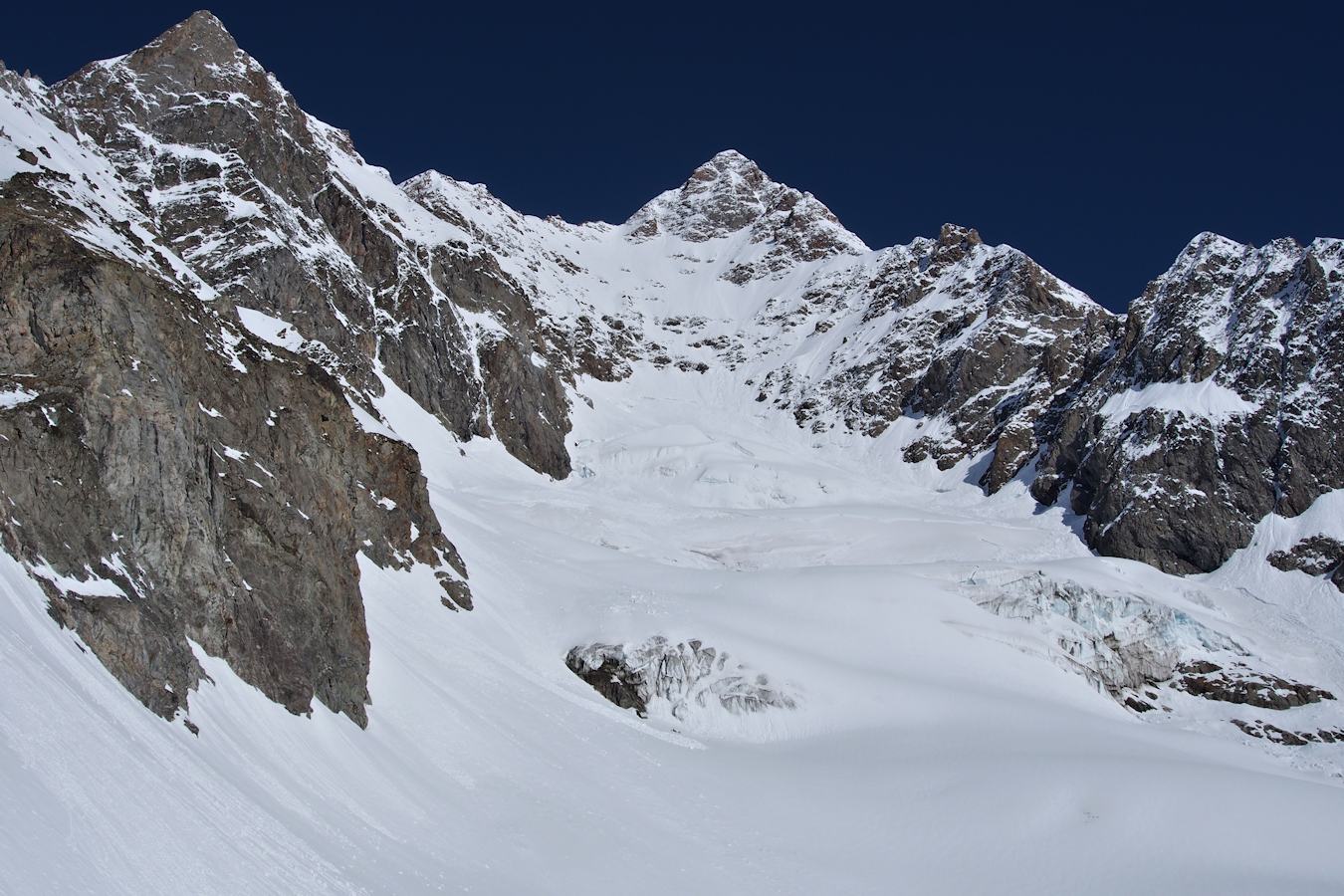 Glacier d'Etelette : Dominé par l'Aiguille des Glaciers.
