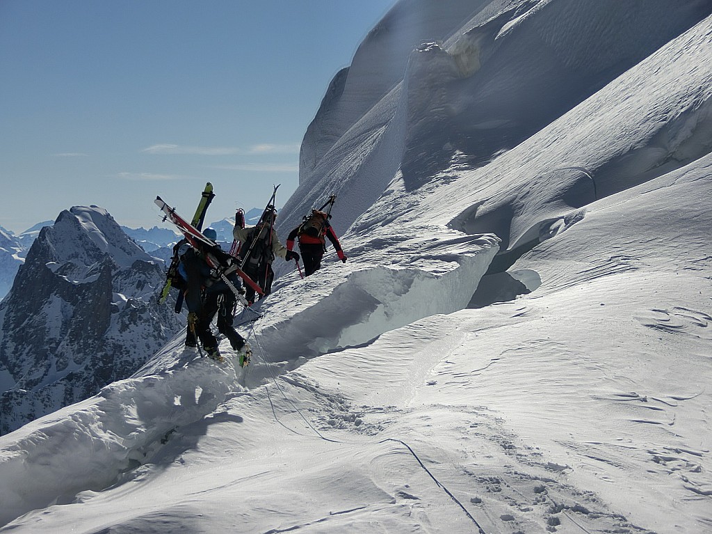 Face nord Mt Maudit : Passage du pont de neige.