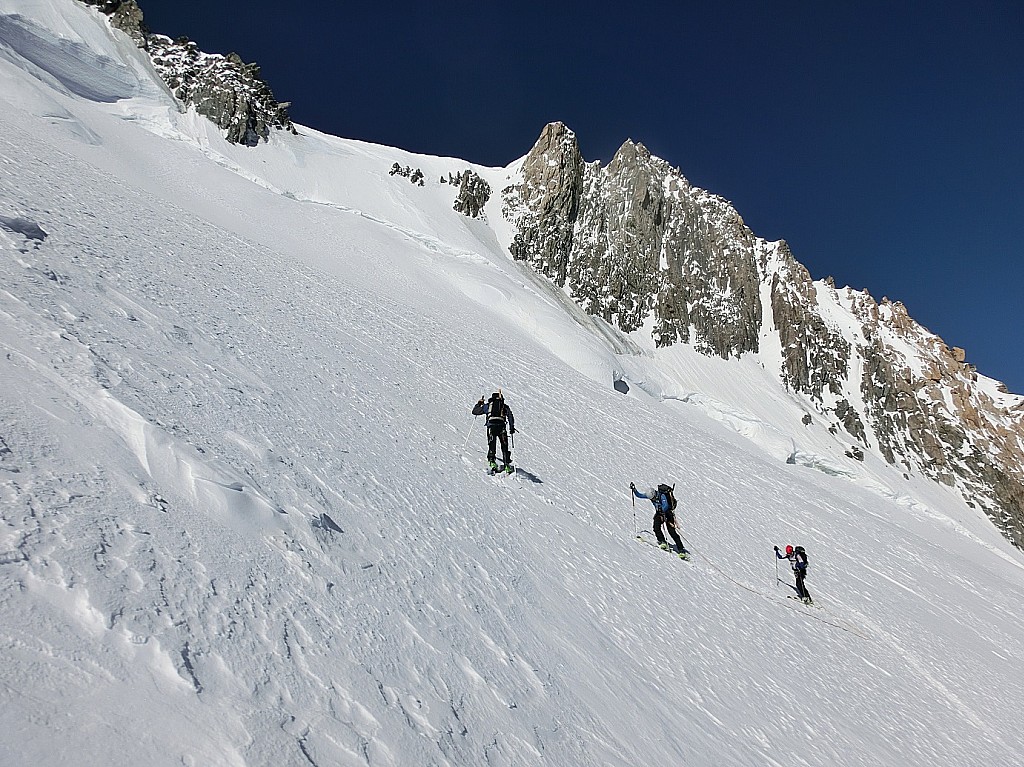 Face nord Mt Maudit : Partie supérieure de la face. La rimaie passe côté droit.