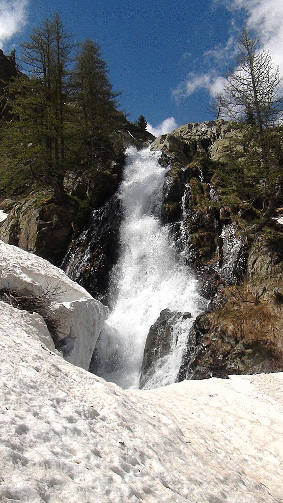 Remontée Valscura : Toujours plus belles les cascades