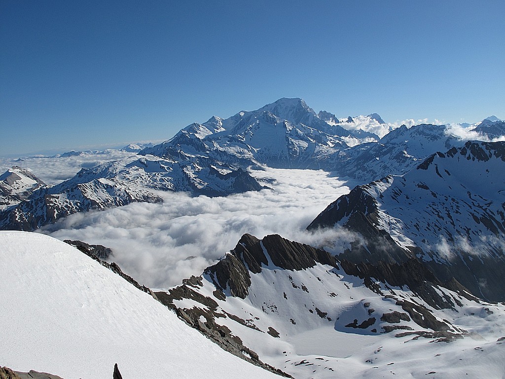 Du sommet.. : Mont Blanc...Aiguille des Glaciers semble en bonnes conditions....