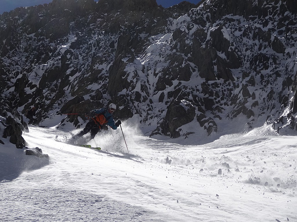 #4 Le haut : Quelques virages délicats avec toujours une pitite couche de fraîche salvatrice. Le haut : Quelques virages délicats avec toujours une pitite couche de fraîche salvatrice.