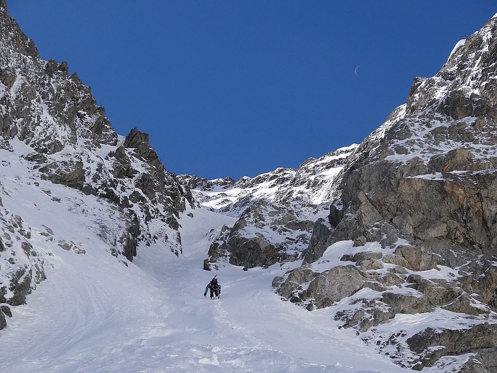 #1 Entrée du couloir : Ya qu Entrée du couloir : Ya qu'à suivre les traces !
