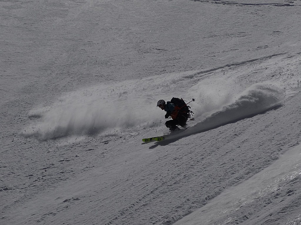 #8 Marco : Quand il ne tourne pas des films Red Bull, Marco vient faire des nuages de powpow avec nous. Marco : Quand il ne tourne pas des films Red Bull, Marco vient faire des nuages de powpow avec nous.