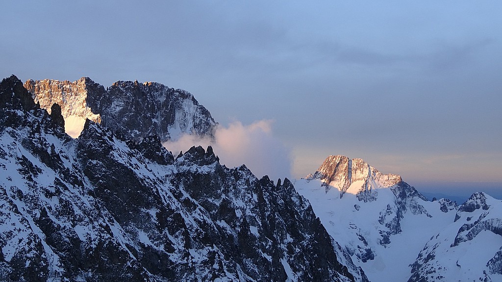 #3 Lever de soleil : Quand on vous dit qu Lever de soleil : Quand on vous dit qu'il y avait des nuages grave menaçants qui débordaient !