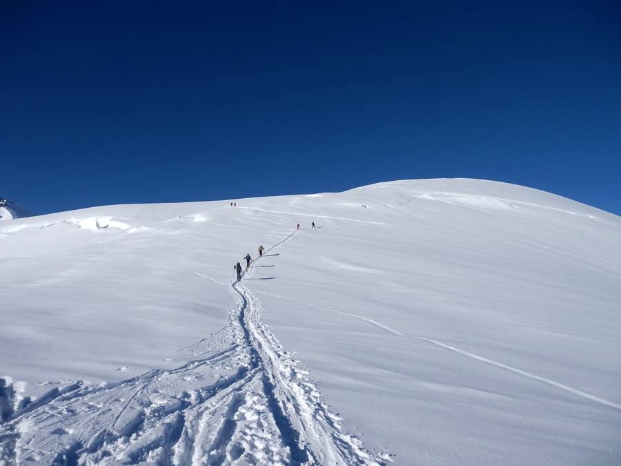 Arrivée au Dôme : 25 skieurs au refuge ce matin