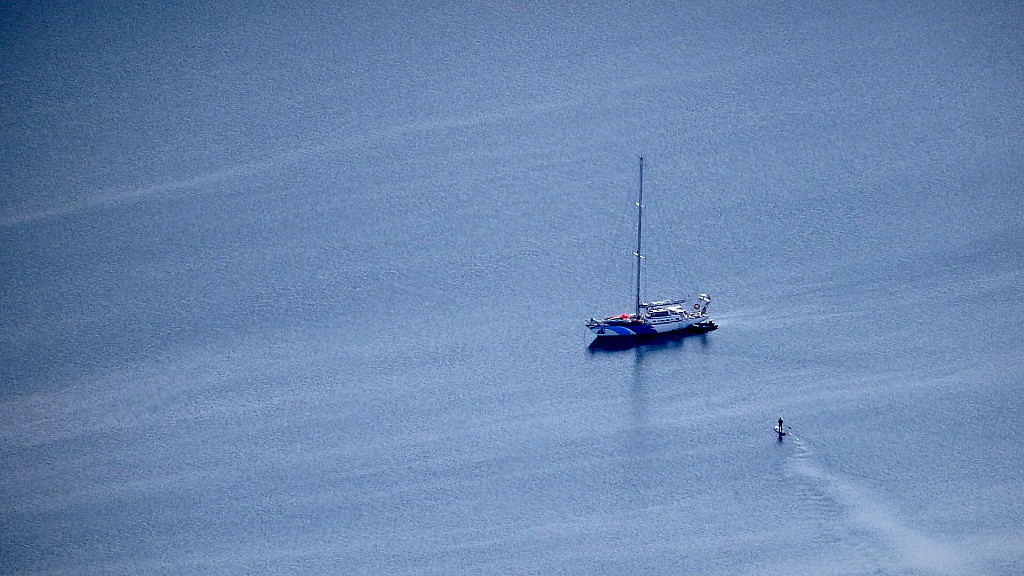 #55 zoom x 30 : il fait quoi Captain Siggi, du télémark ou du paddling ? zoom x 30 : il fait quoi Captain Siggi, du télémark ou du paddling ?
