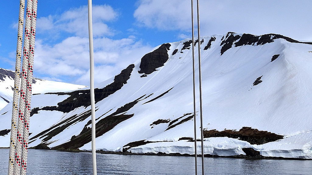 couloir S du Standahlid : qui plonge dans le Lonafjordur